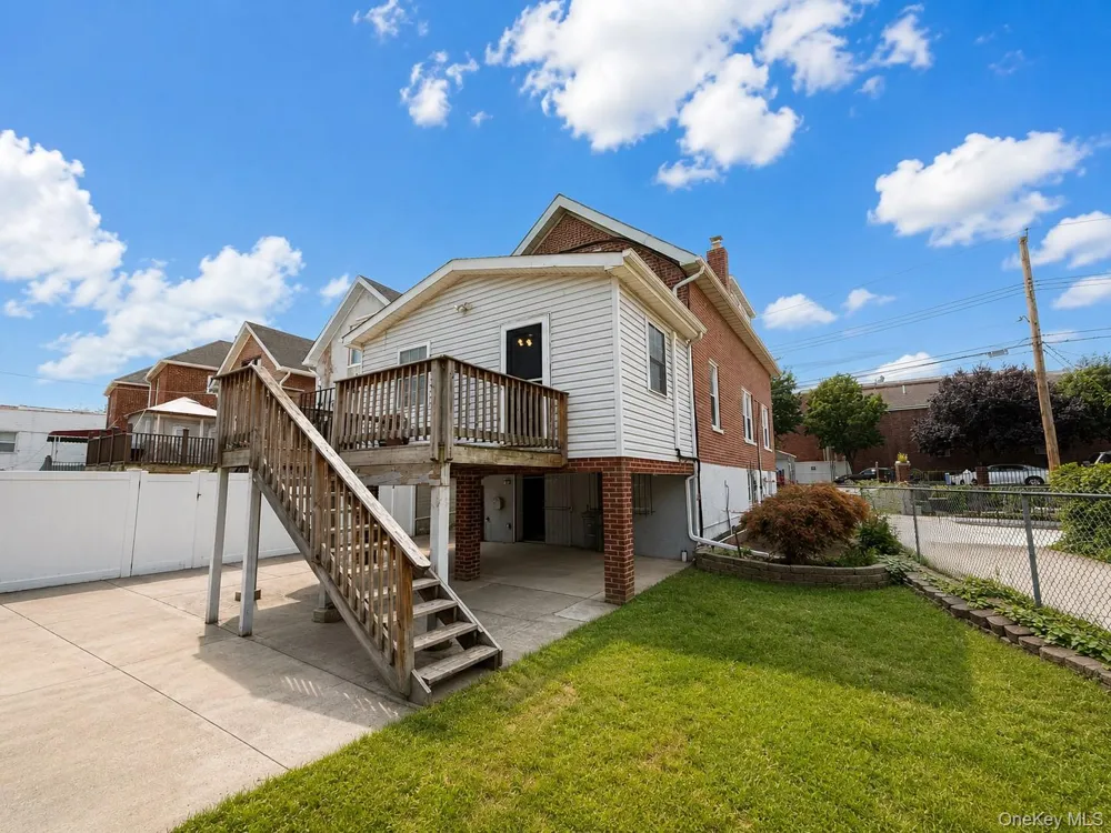 1374 Hobart Avenue Bronx, NY 10461