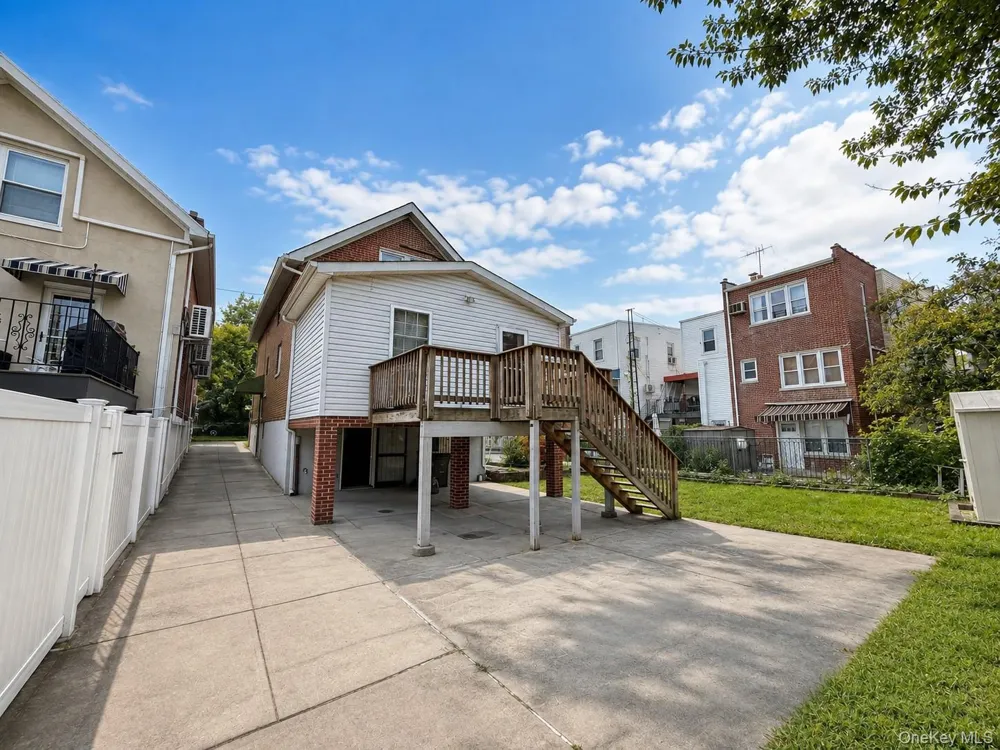 1374 Hobart Avenue Bronx, NY 10461