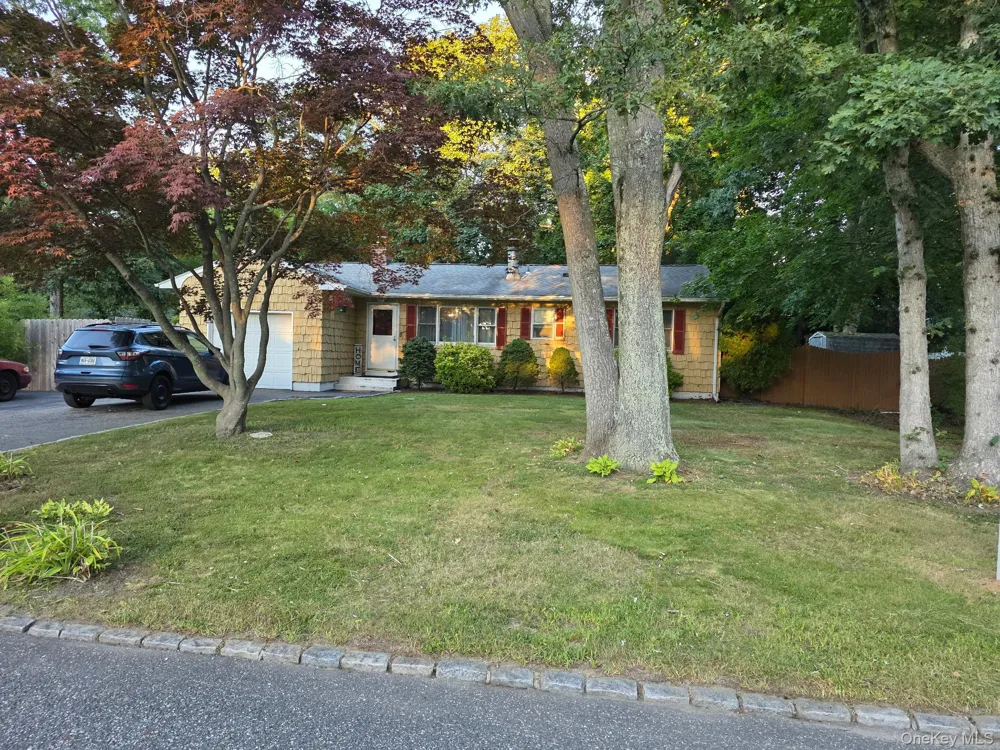 139 Parkside Avenue Miller Place, NY 11764