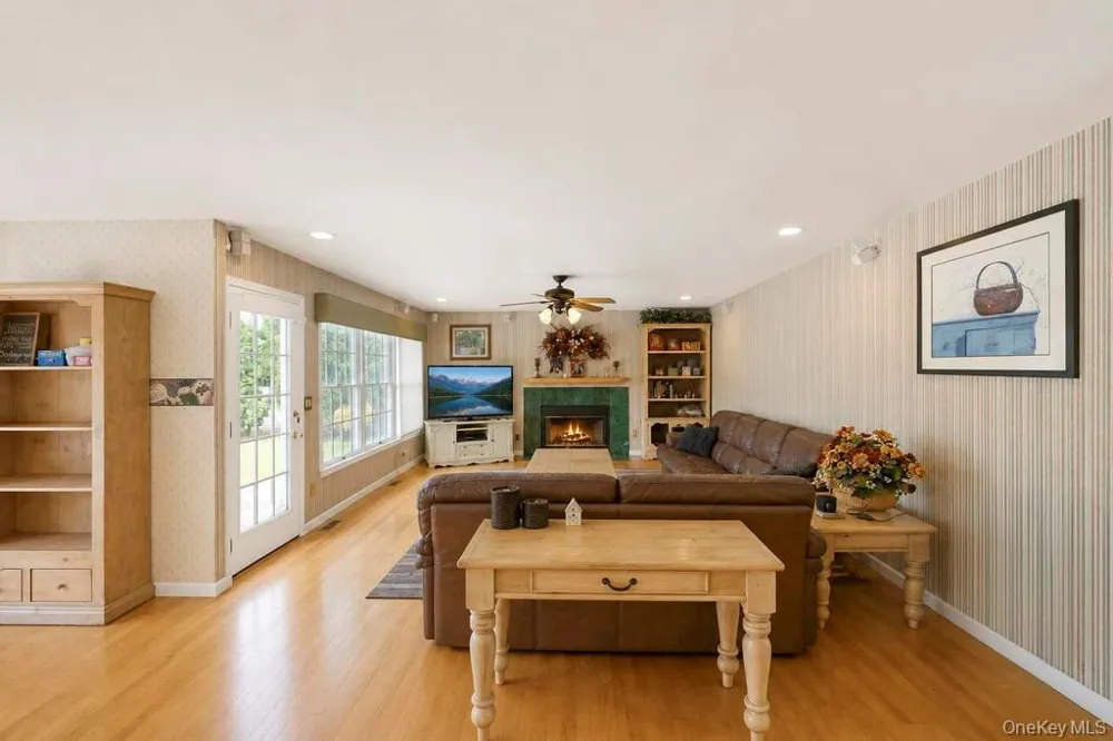 150 Hayrick Lane Commack, NY 11725