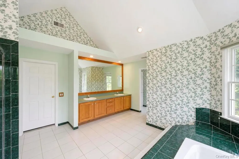 150 Hayrick Lane Commack, NY 11725