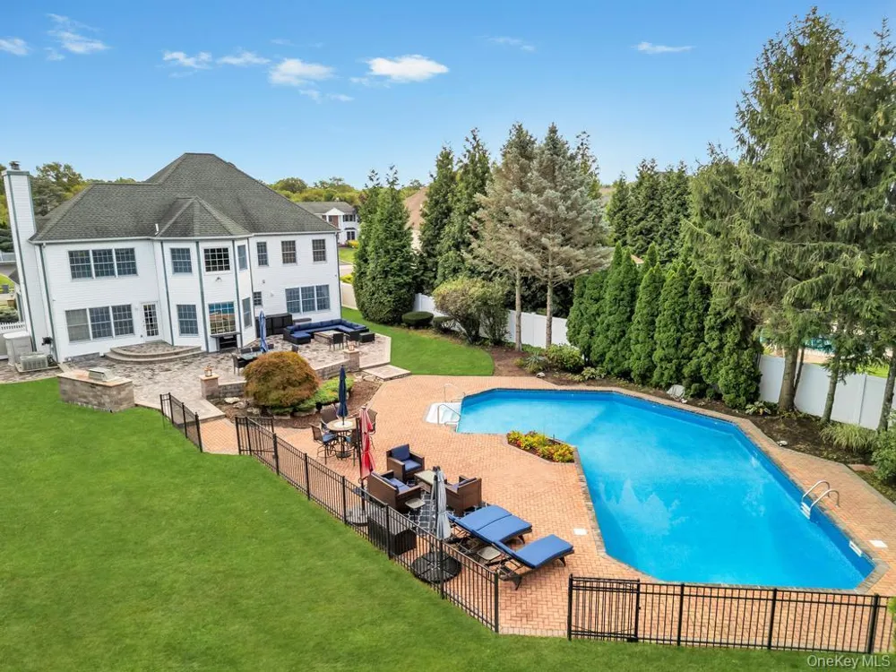 150 Hayrick Lane Commack, NY 11725