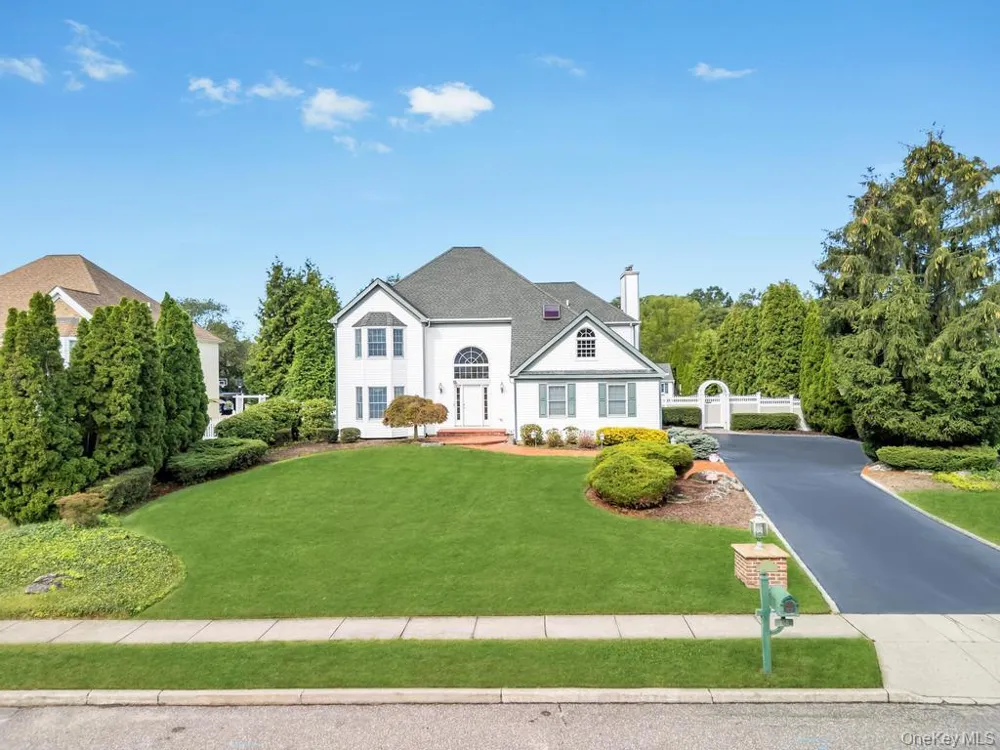 150 Hayrick Lane Commack, NY 11725