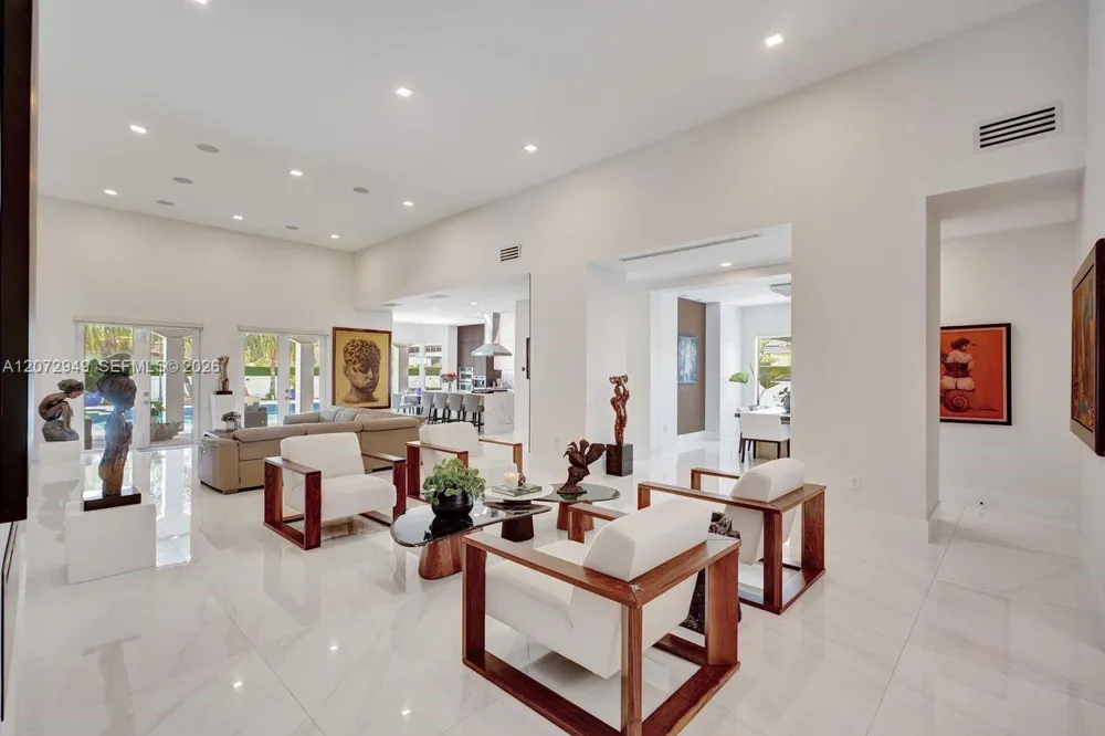 11390 SW 30th St Miami, FL 33165