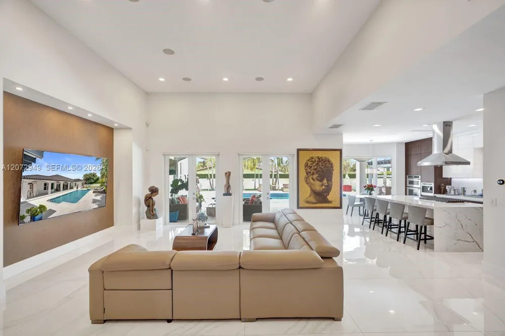 11390 SW 30th St Miami, FL 33165