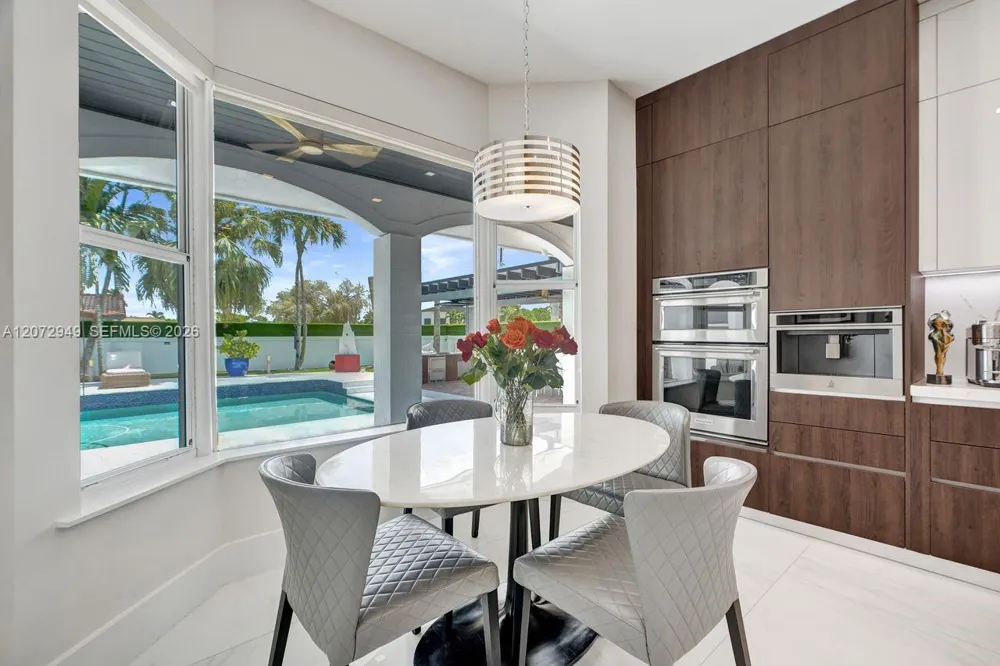 11390 SW 30th St Miami, FL 33165