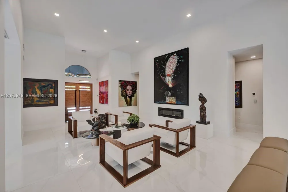 11390 SW 30th St Miami, FL 33165