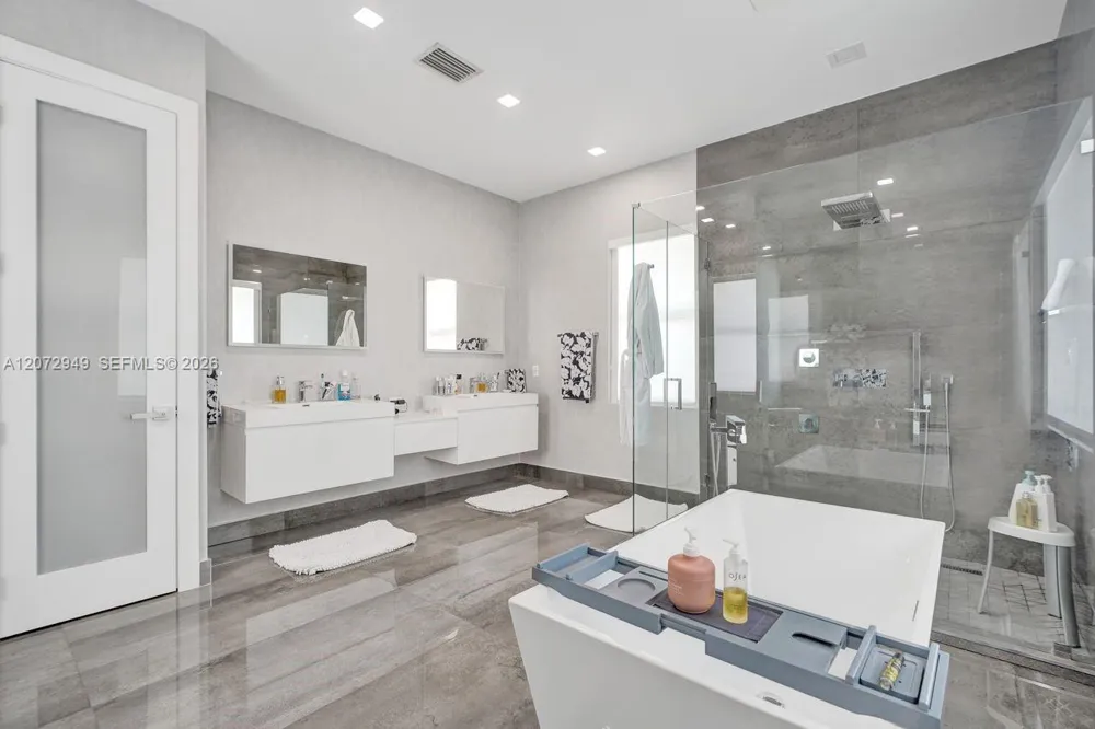 11390 SW 30th St Miami, FL 33165