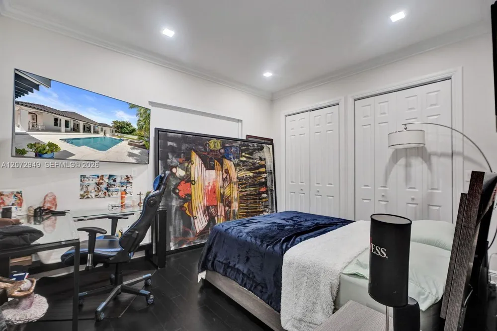 11390 SW 30th St Miami, FL 33165