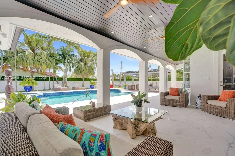 11390 SW 30th St Miami, FL 33165