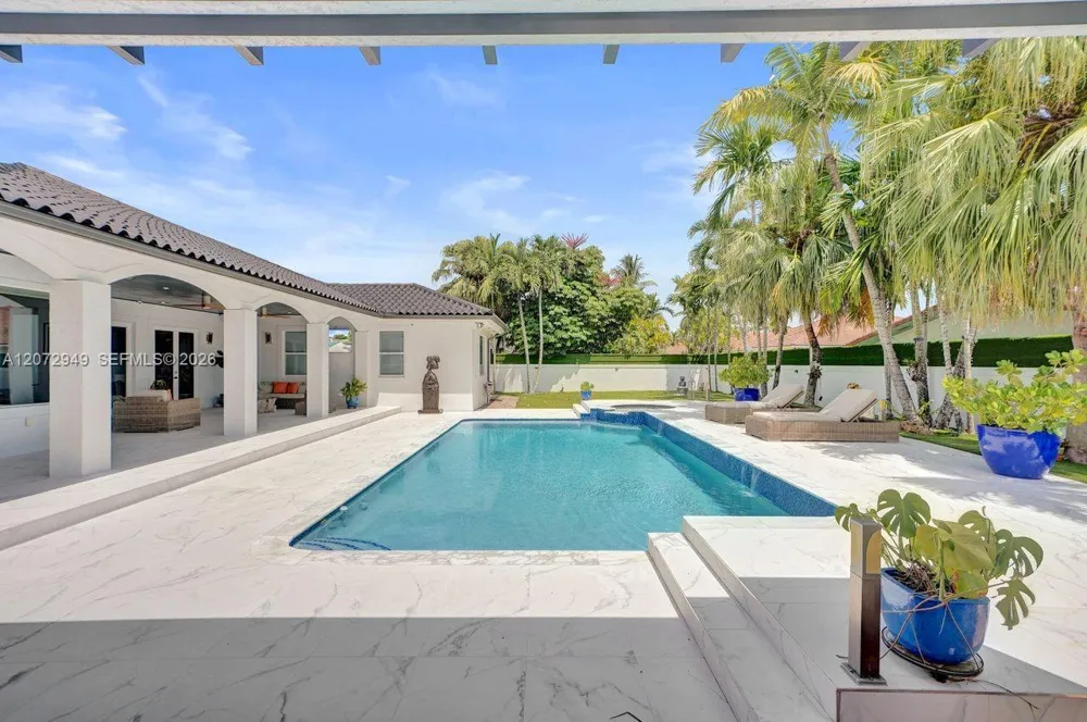 11390 SW 30th St Miami, FL 33165