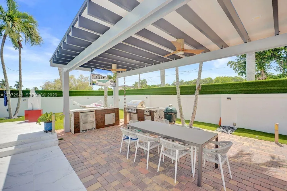 11390 SW 30th St Miami, FL 33165