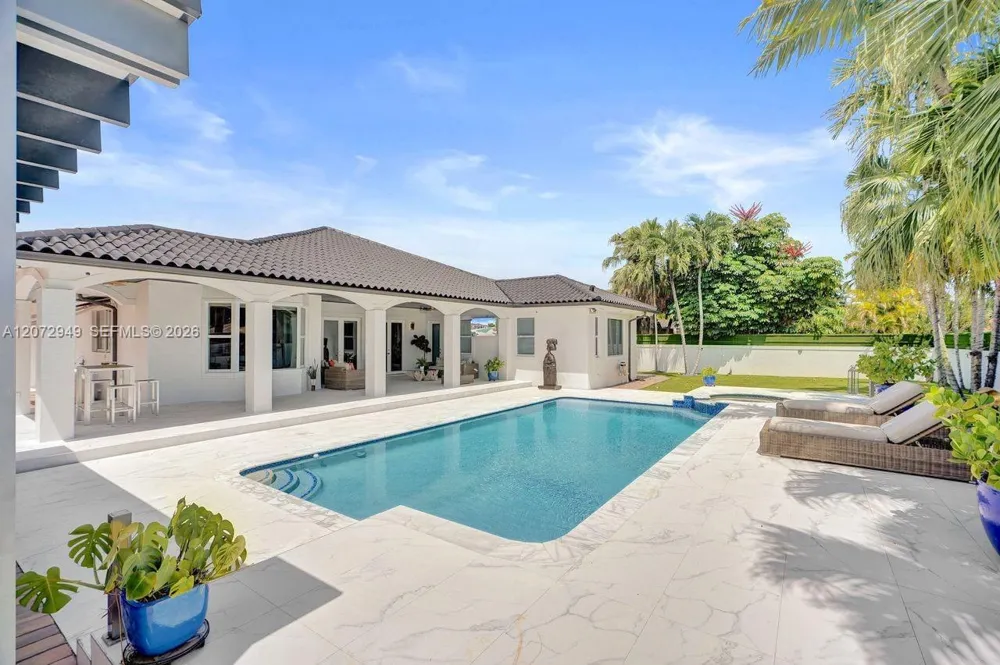 11390 SW 30th St Miami, FL 33165