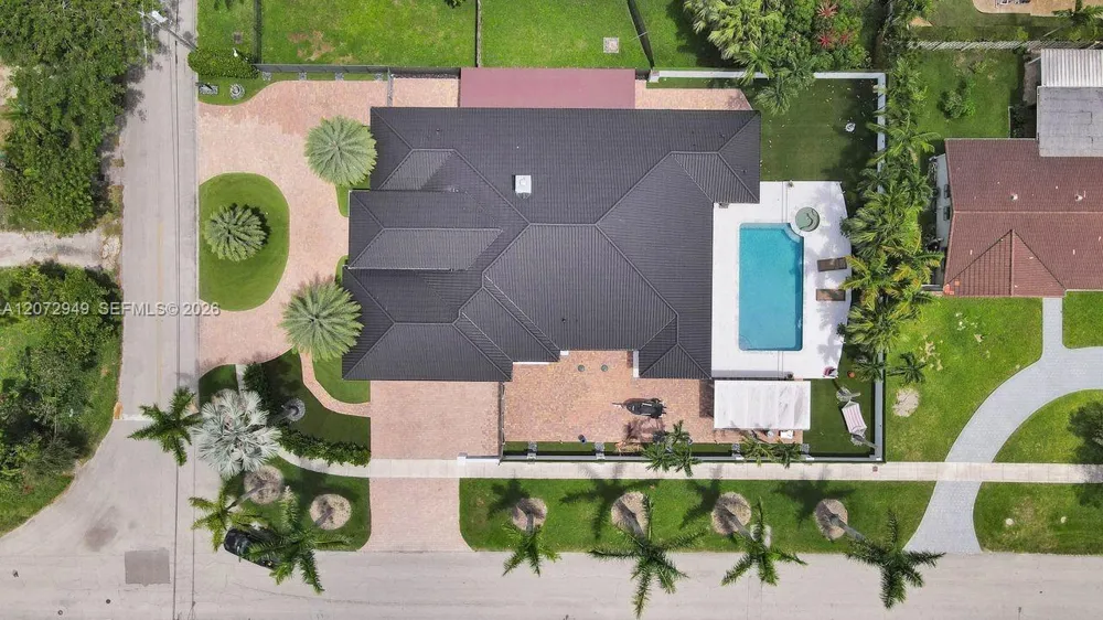 11390 SW 30th St Miami, FL 33165