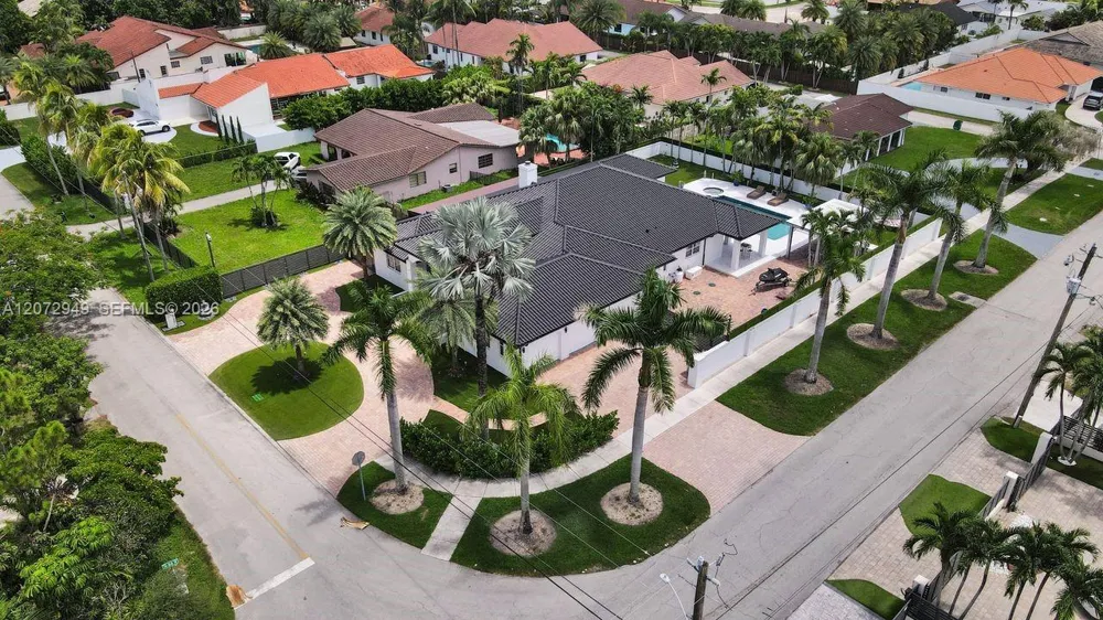 11390 SW 30th St Miami, FL 33165