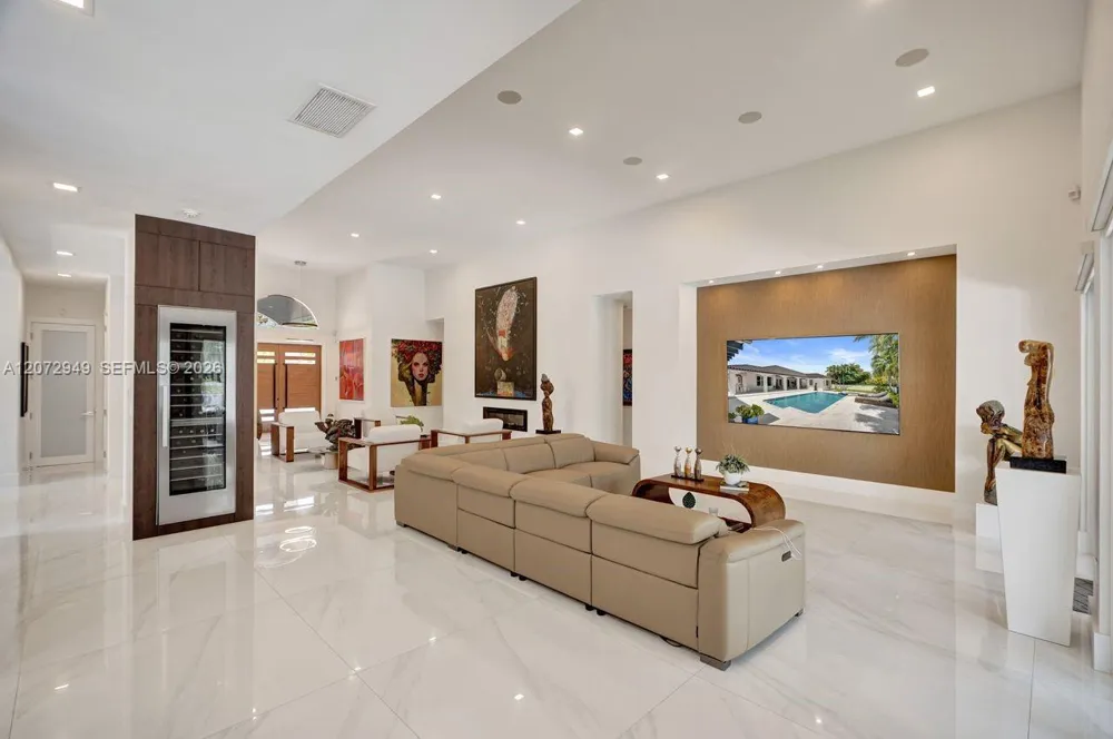 11390 SW 30th St Miami, FL 33165