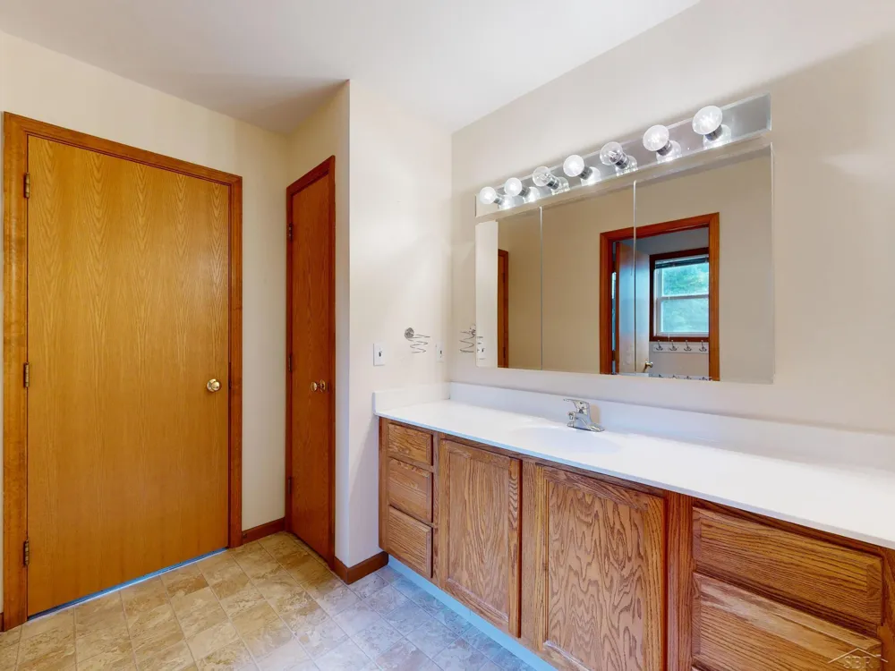 3227 Setting Sun Boulevard Saginaw Charter Township, MI 48603