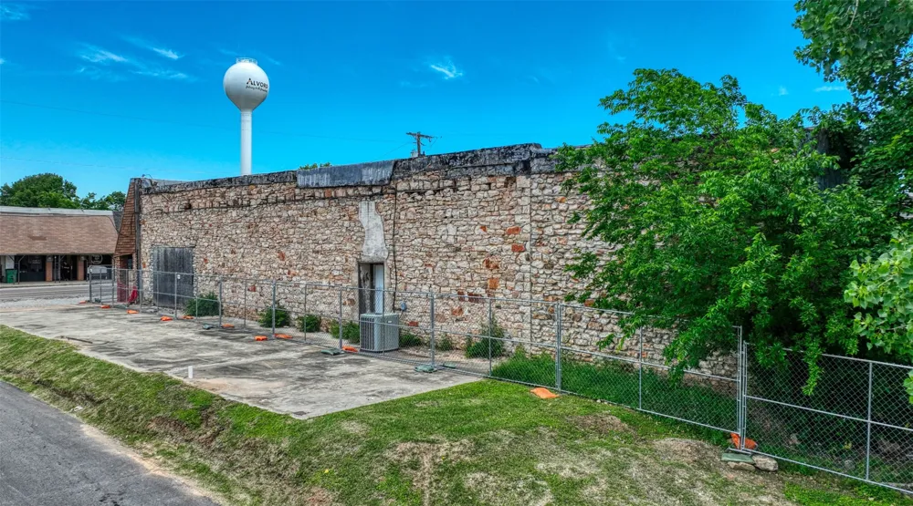 110 Wickham Street Alvord, TX 76225