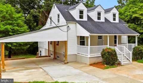 105 SIMMONS LANE