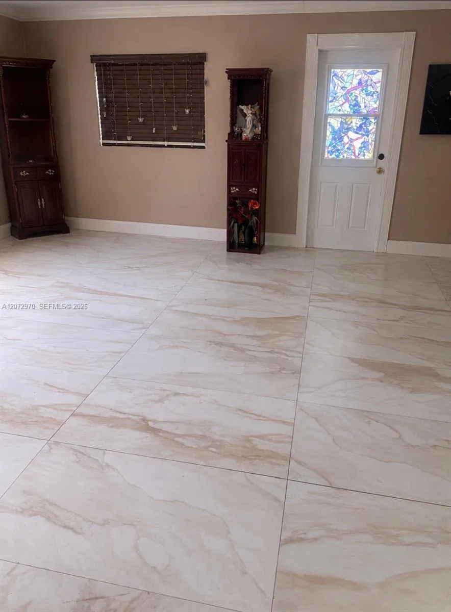 19727 84  TH PL Hialeah, FL 33015