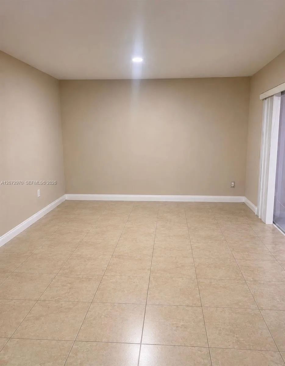 19727 84  TH PL Hialeah, FL 33015