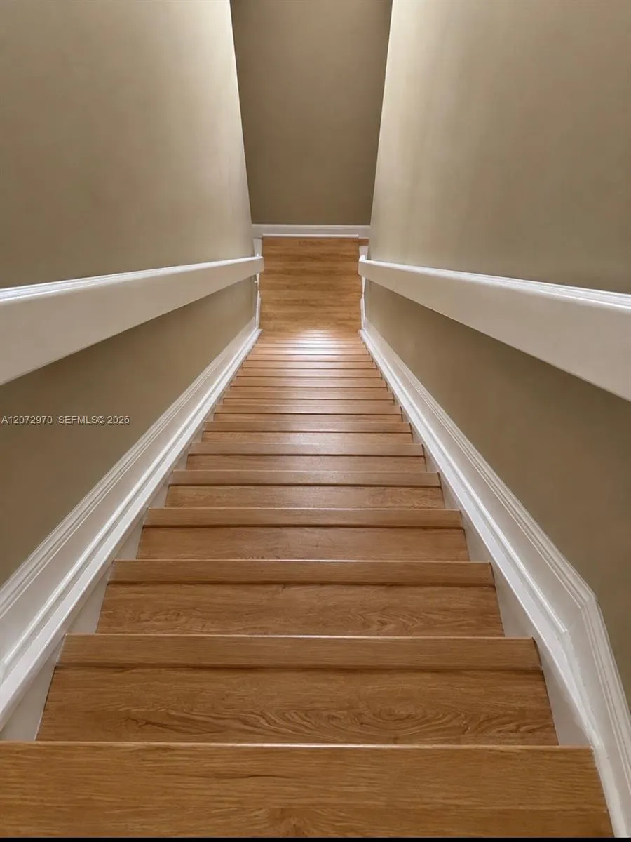 19727 84  TH PL Hialeah, FL 33015