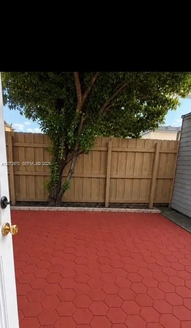 19727 84  TH PL Hialeah, FL 33015