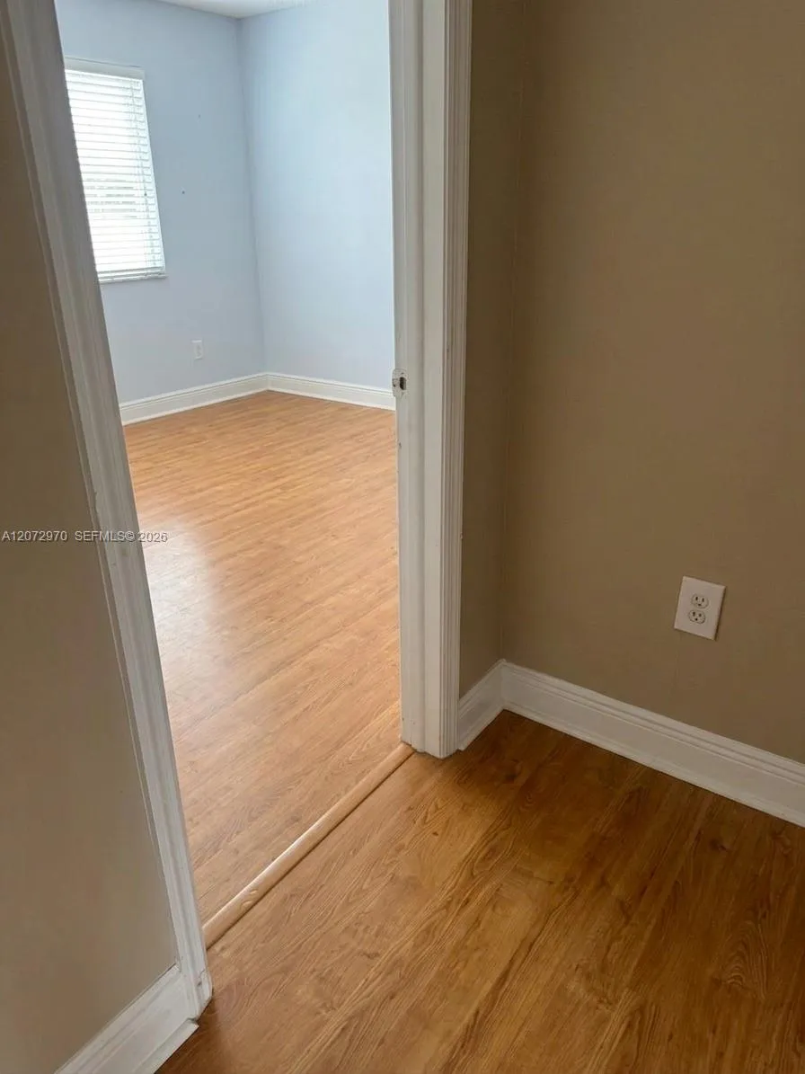 19727 84  TH PL Hialeah, FL 33015