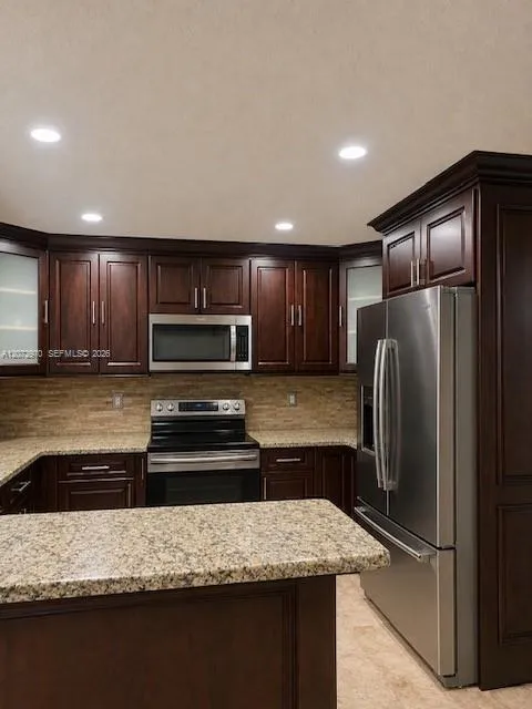 19727 84  TH PL Hialeah, FL 33015