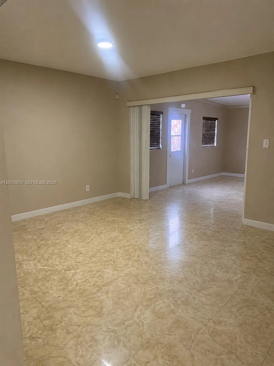 19727 84  TH PL Hialeah, FL 33015
