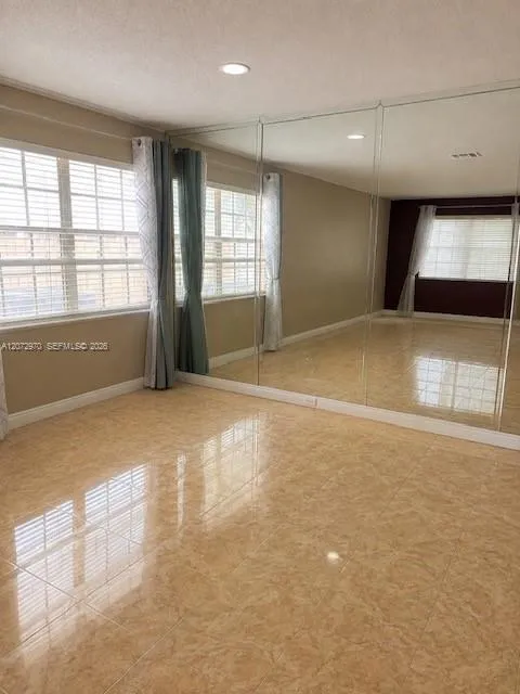 19727 84  TH PL Hialeah, FL 33015