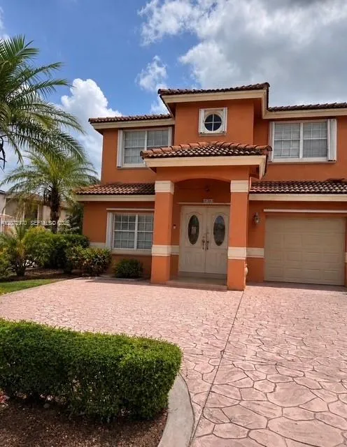 19727 84  TH PL Hialeah, FL 33015