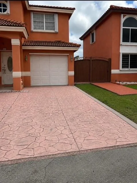 19727 84  TH PL Hialeah, FL 33015