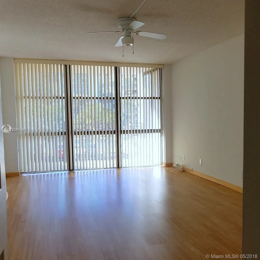 1000 Parkview Dr #216 Hallandale Beach, FL 33009