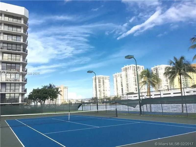 1000 Parkview Dr #216 Hallandale Beach, FL 33009