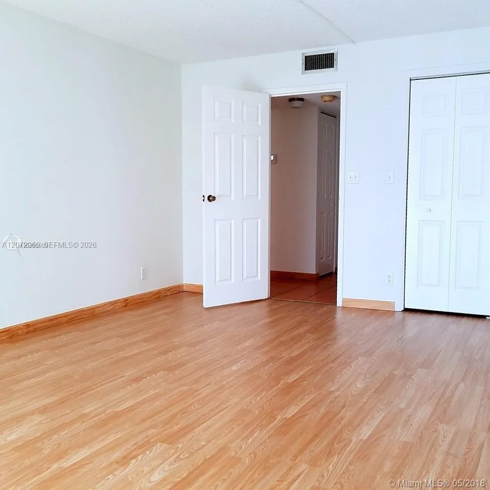 1000 Parkview Dr #216 Hallandale Beach, FL 33009