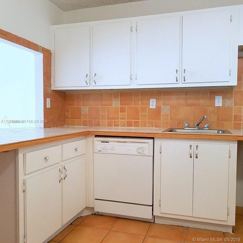 1000 Parkview Dr #216 Hallandale Beach, FL 33009
