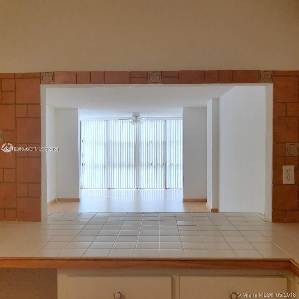 1000 Parkview Dr #216 Hallandale Beach, FL 33009