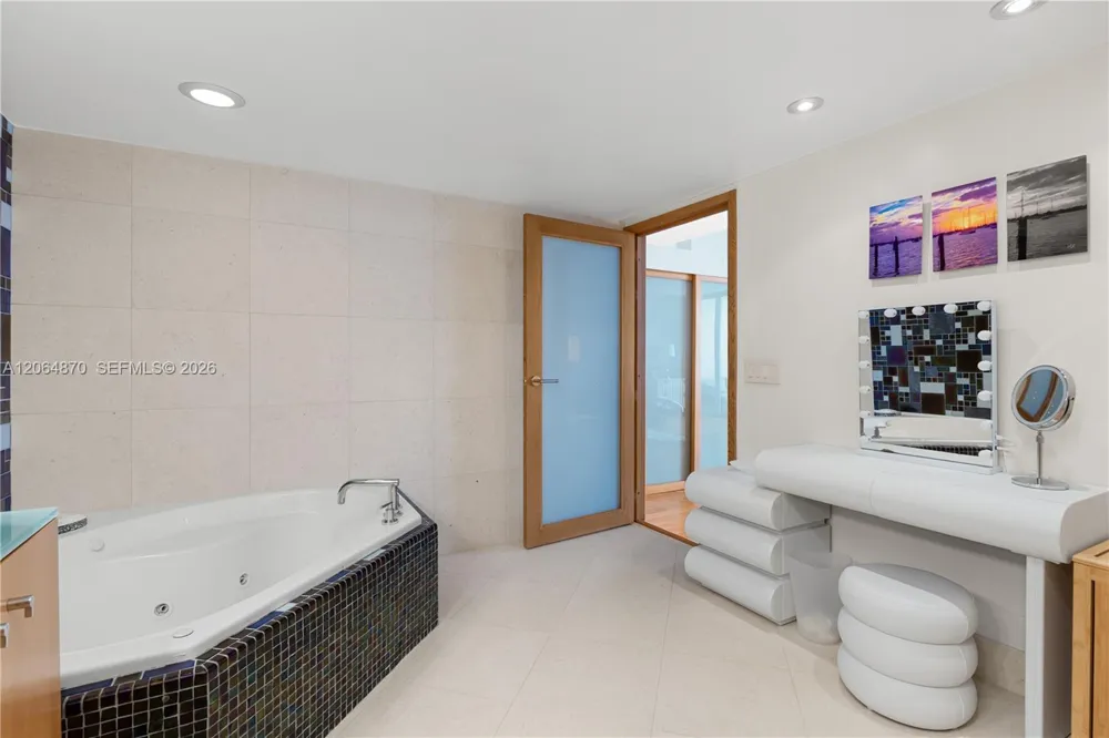 1900 Sunset Harbour Dr #2008 Miami Beach, FL 33139