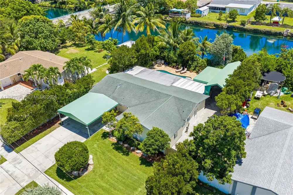 19511 Sterling Dr Cutler Bay, FL 33157