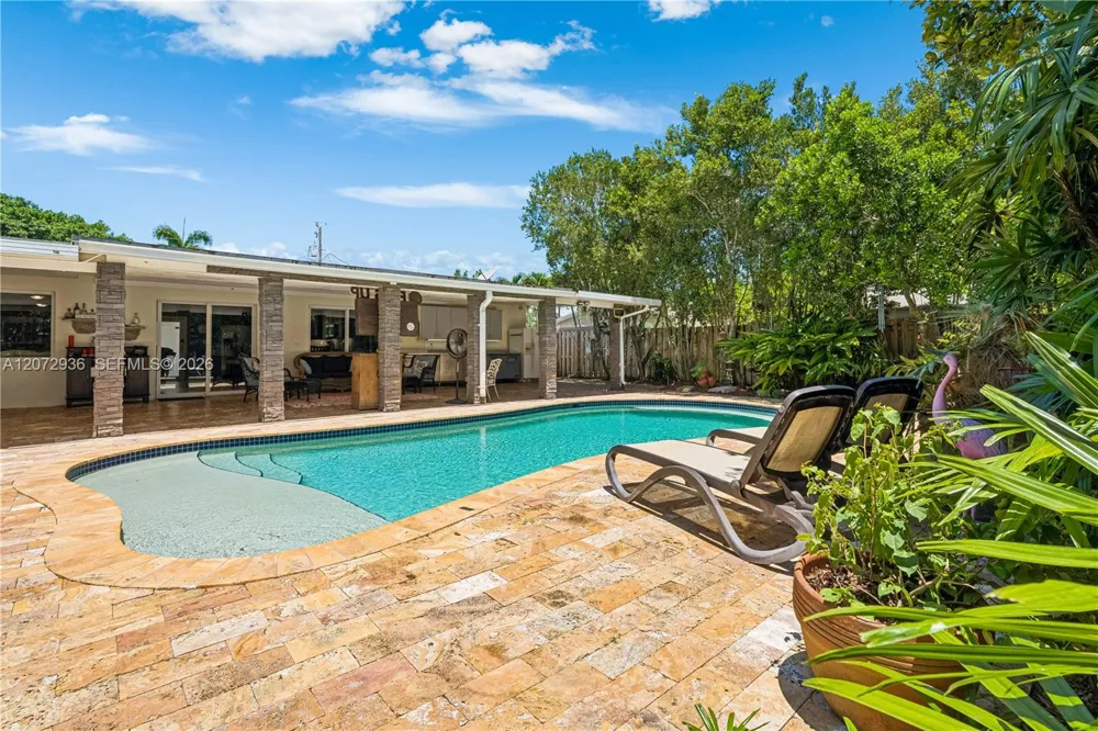 19511 Sterling Dr Cutler Bay, FL 33157