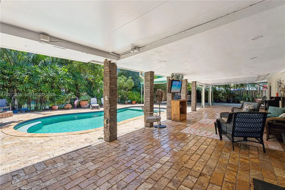 19511 Sterling Dr Cutler Bay, FL 33157