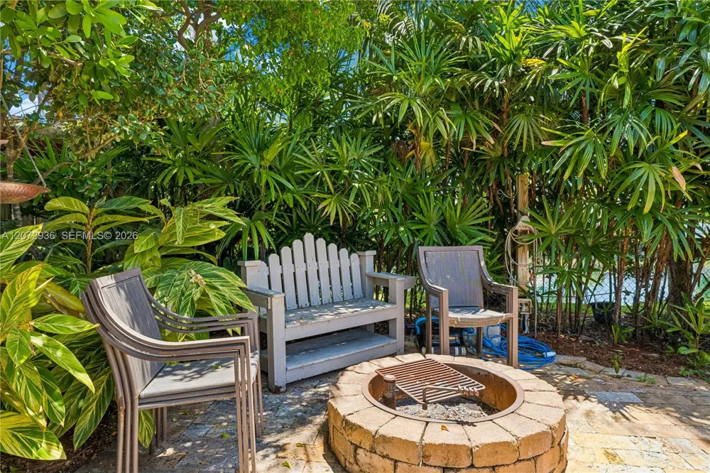 19511 Sterling Dr Cutler Bay, FL 33157