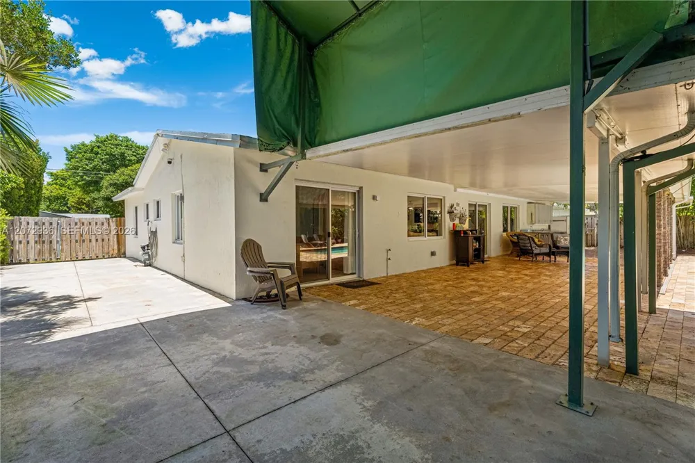 19511 Sterling Dr Cutler Bay, FL 33157