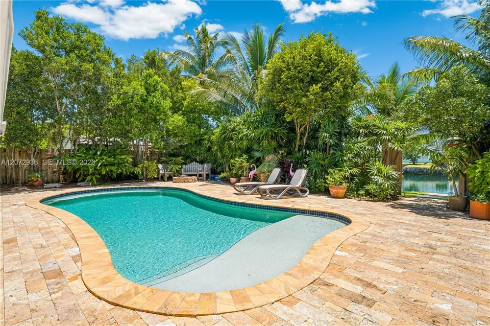 19511 Sterling Dr Cutler Bay, FL 33157