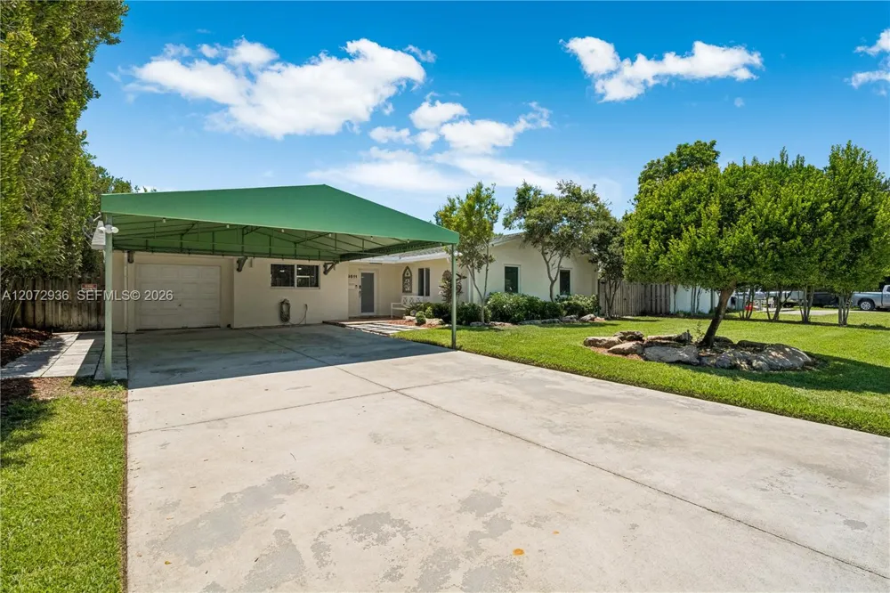 19511 Sterling Dr Cutler Bay, FL 33157