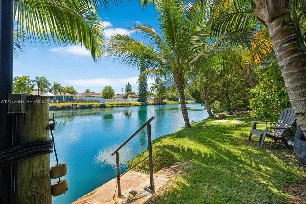 19511 Sterling Dr Cutler Bay, FL 33157