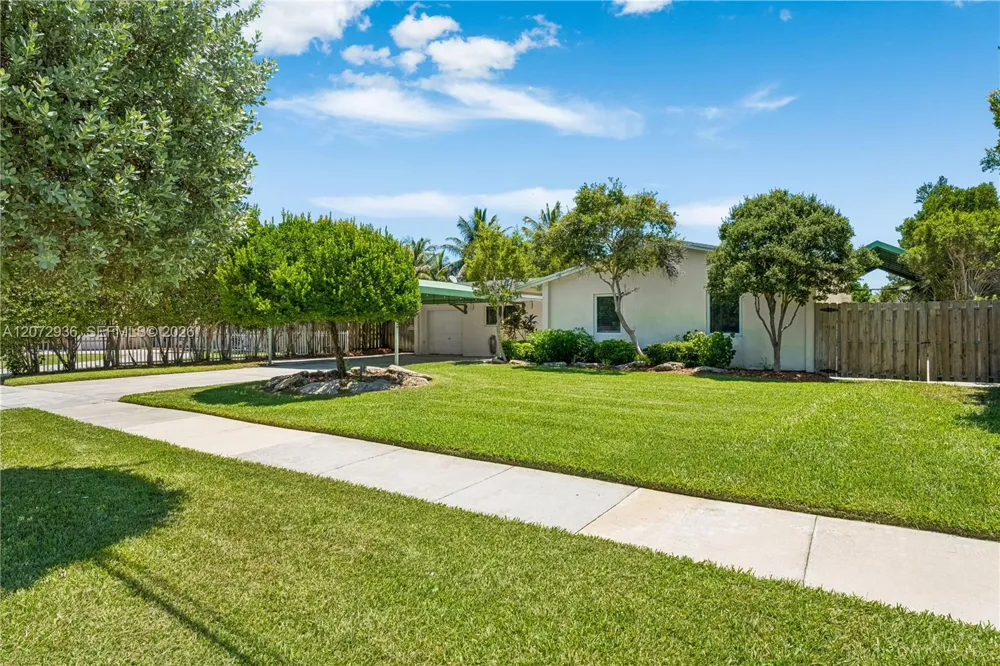 19511 Sterling Dr Cutler Bay, FL 33157