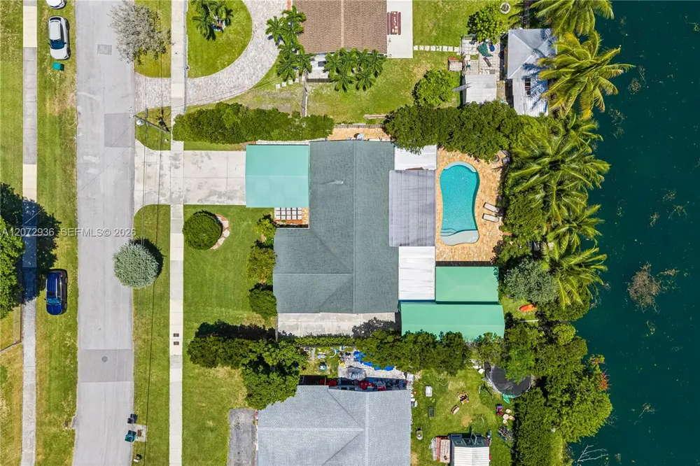 19511 Sterling Dr Cutler Bay, FL 33157