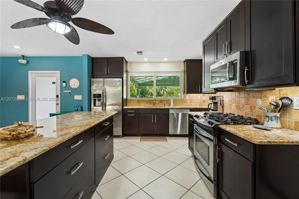19511 Sterling Dr Cutler Bay, FL 33157